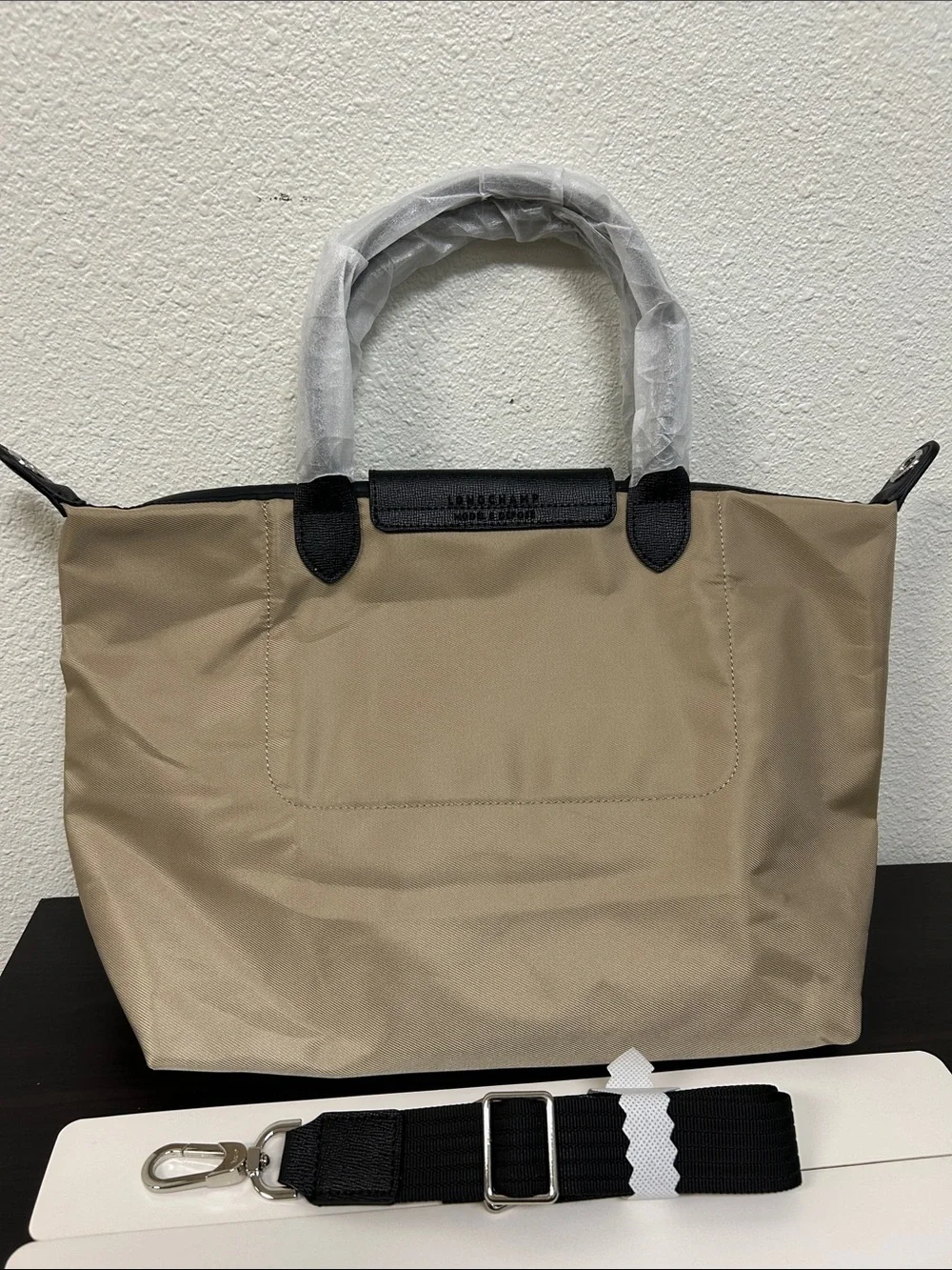 Longchamp Large tobacco nylon tote with black trim and strap - Picture 2 of 5